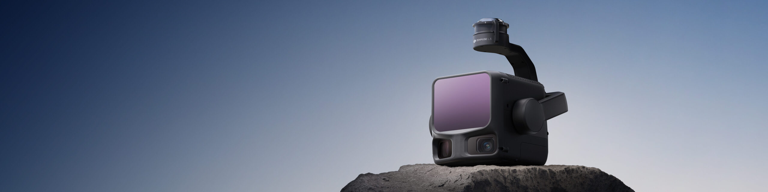 Zenmuse L3’ün LiDAR sensörü ve iki RGB kamerasının yakından görünümü